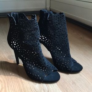 Heart in D Tall Black Heels